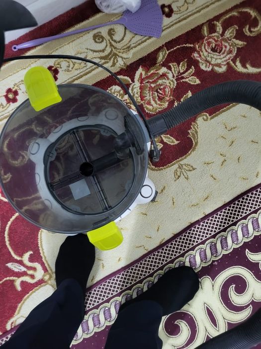 Шаңсорғыш rovus жасап тұр