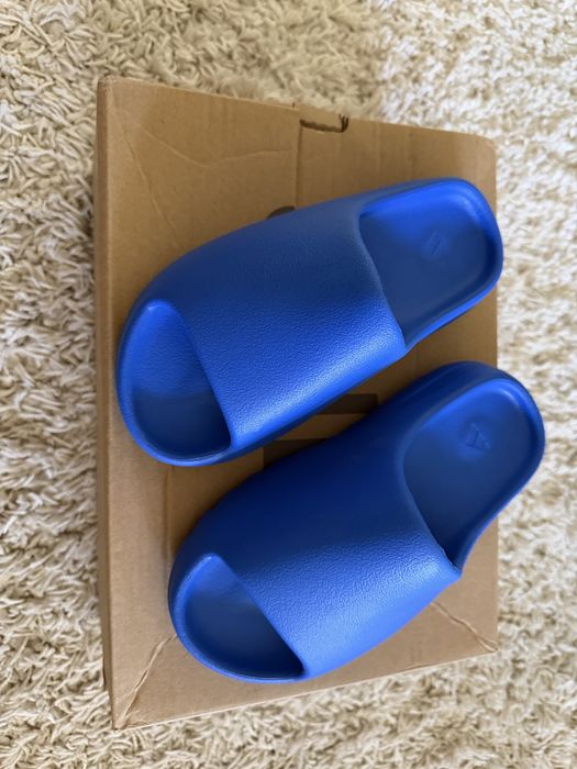 Yeezy slide.