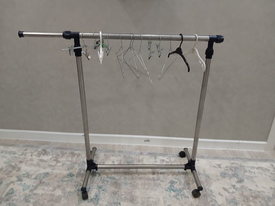 Напольная вешалка для одежды | Металлическая