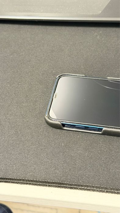 Айфон 12 продаю срочно