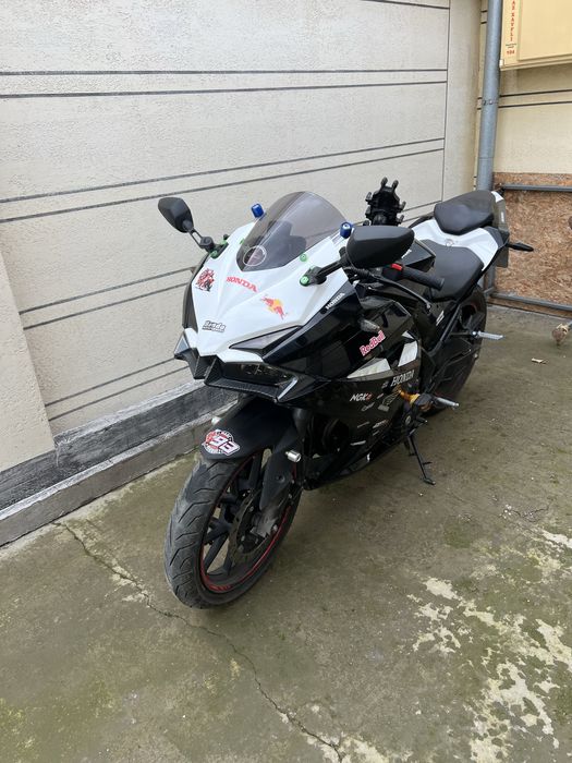 Продам мотоцикл, 400 куб почти новый