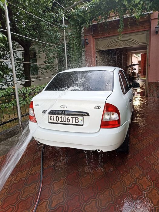 Машина  Лада калина