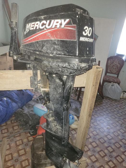 Продаётся лодочный мотор мереури 30