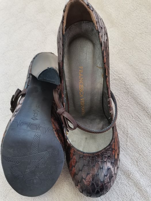 Естествена кожа, изработени по поръчка, подходящи за дами с много малк