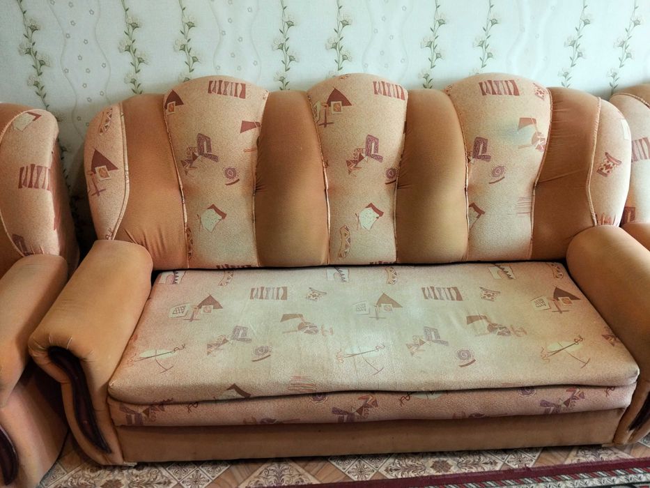 Диван и 2 кресла даром