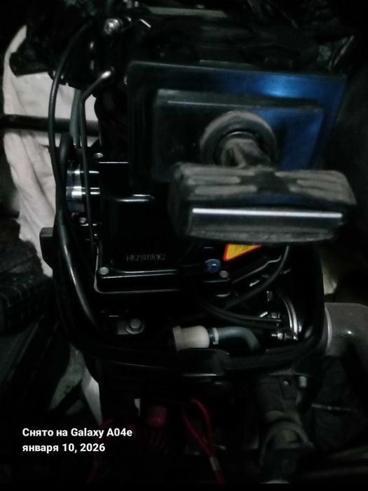 Лодочный мотор и лодку