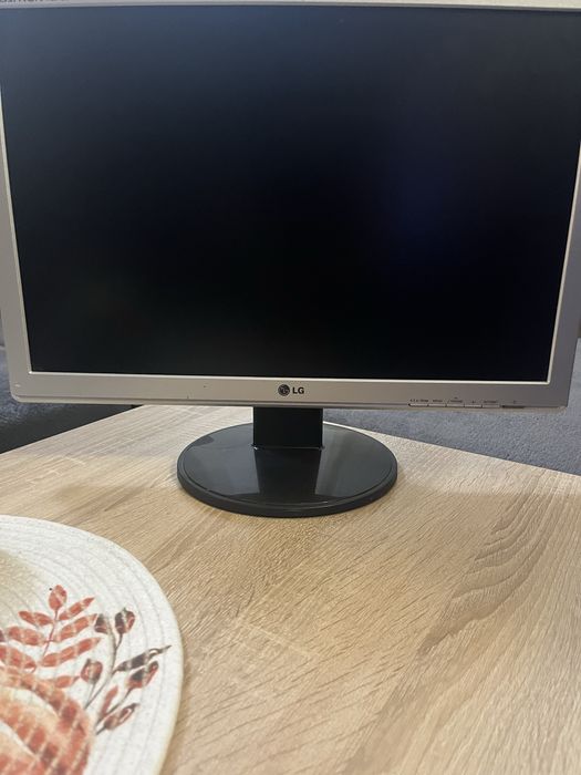 Монитор LG Flatron W2042S