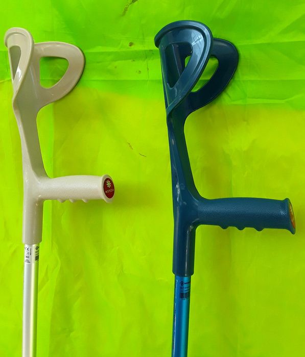 2 CARJE cu sprijin pe cot din Aluminiu anodizat MORETTI NOI 100 Lei