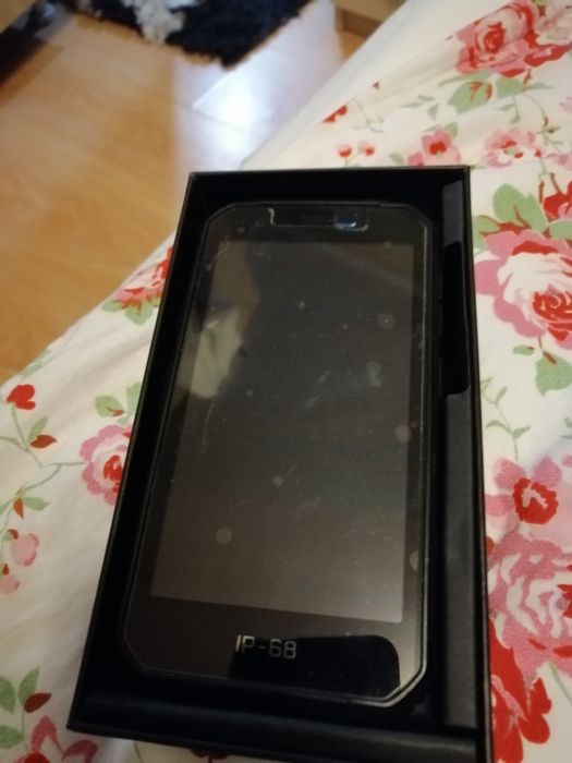 Телефон чисто нов