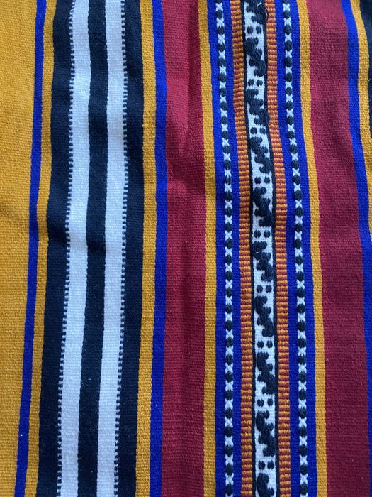 Ръчно тъкан битов килим на 40 години