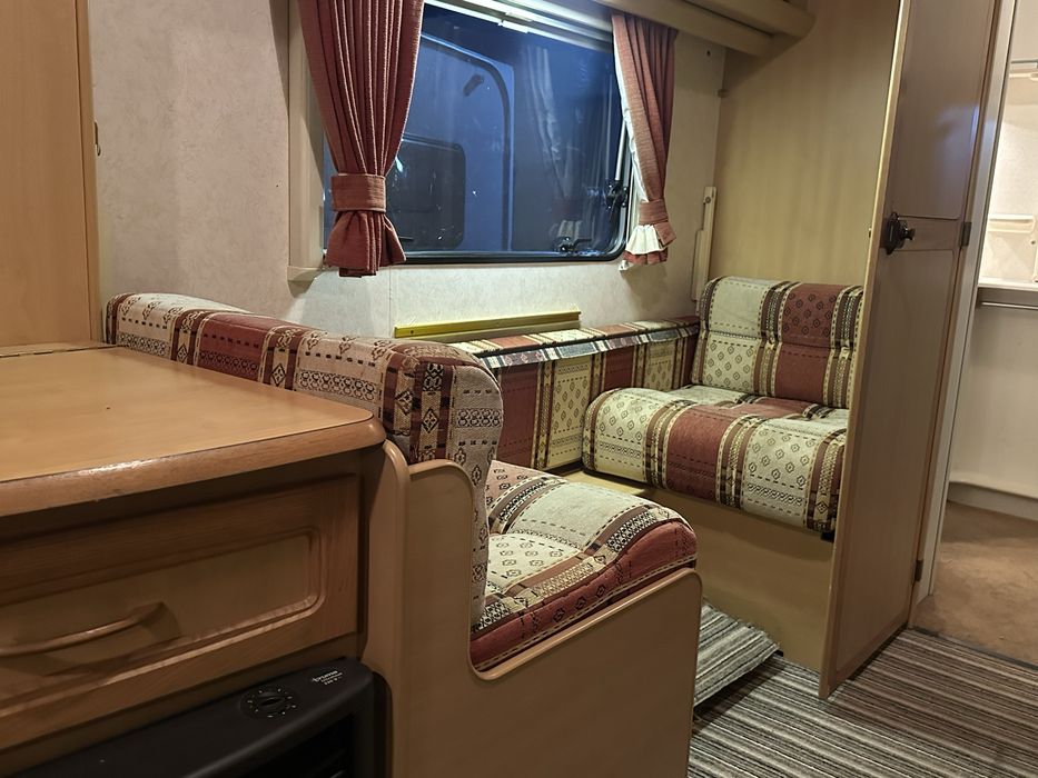 Rulota coachman  din 2002  cu motor mover