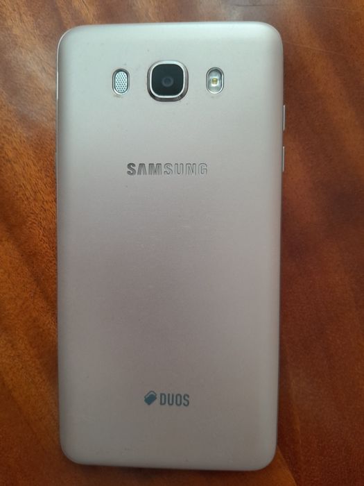 Телефон Samsung j7