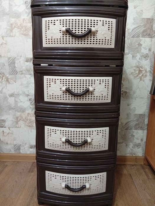 Продам пластиковый комод