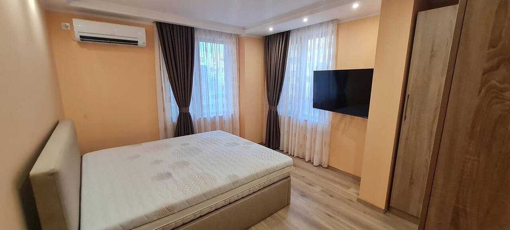 Продава се Тристаен апартамент в Пловдив, Остромила - 110 кв.м за 1864 €/кв.м - Снимка #4