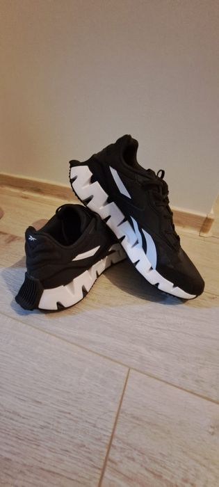 Vând 4 perechi de adidași