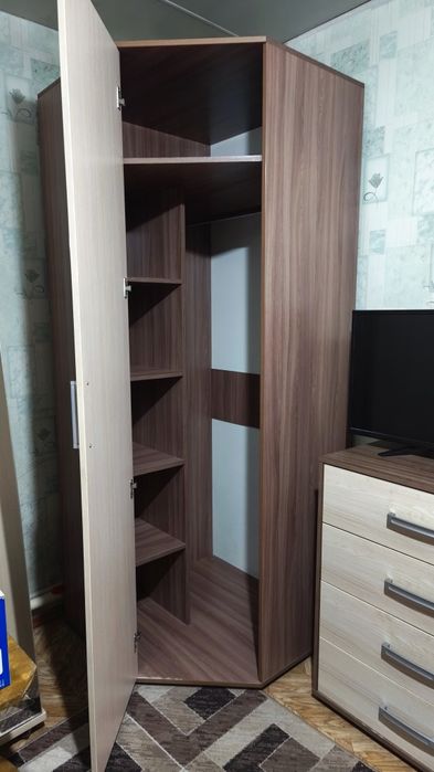 Шкаф угловой, удобный