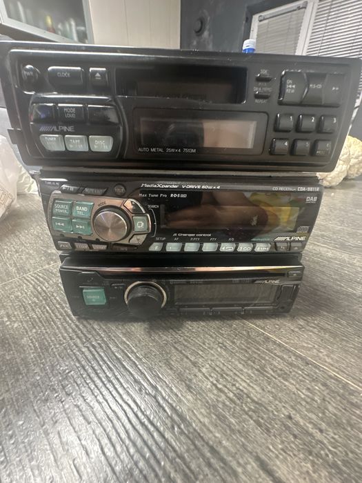 Vând Alpine CDE 173BT