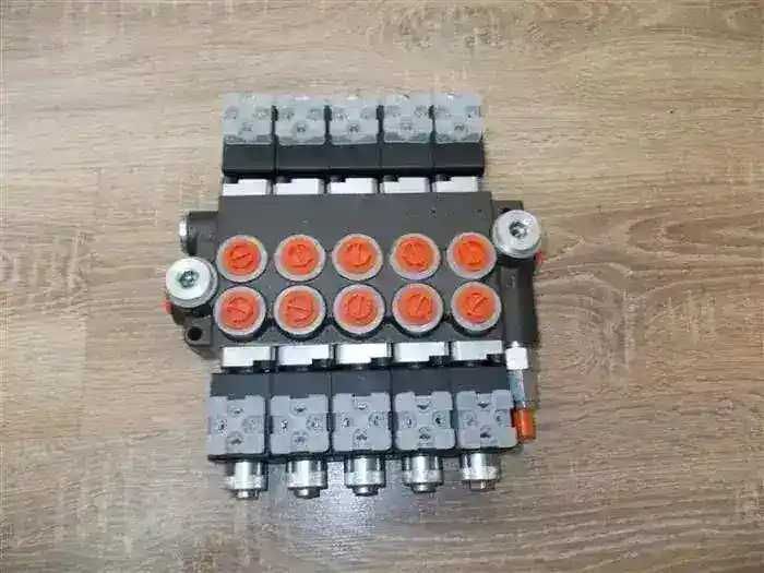 Distribuitor electric 5 sectiuni 12-24 VDC 50 litri minut industrie