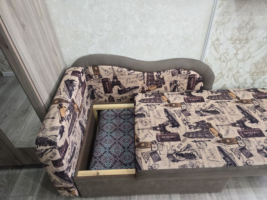Продам недорого диван