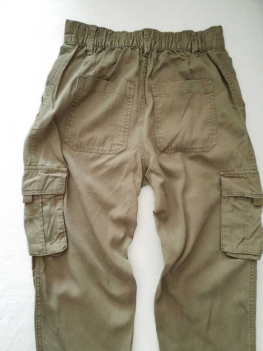 Pantaloni cargo Clockhouse,marimea 36,stare f buna(pata)