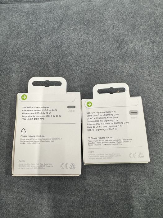 Зарядка на iphone  в упаковке.