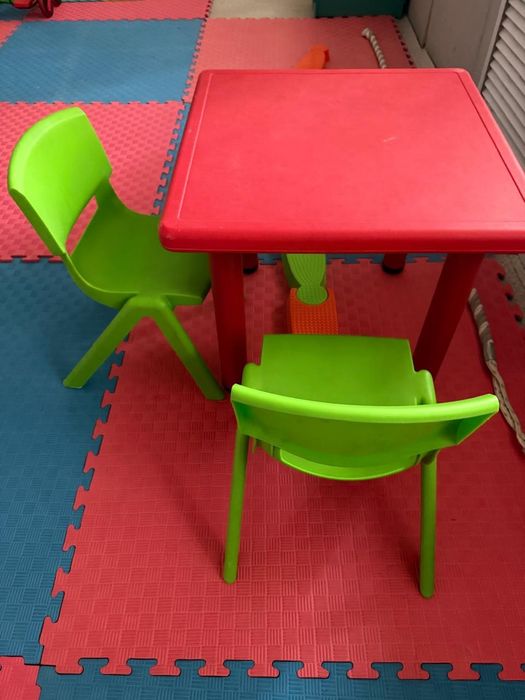 Продам детские столы в кол-ве 2 шт ,5 тыс за один
