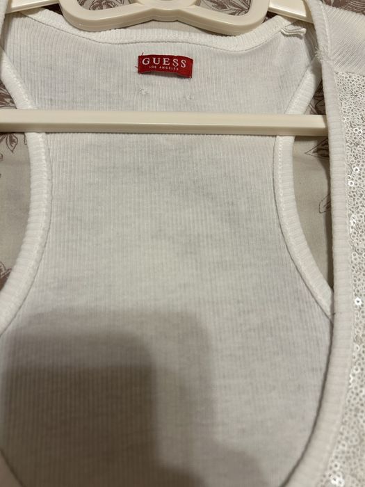 Топ на Guess памук с пайети отпред