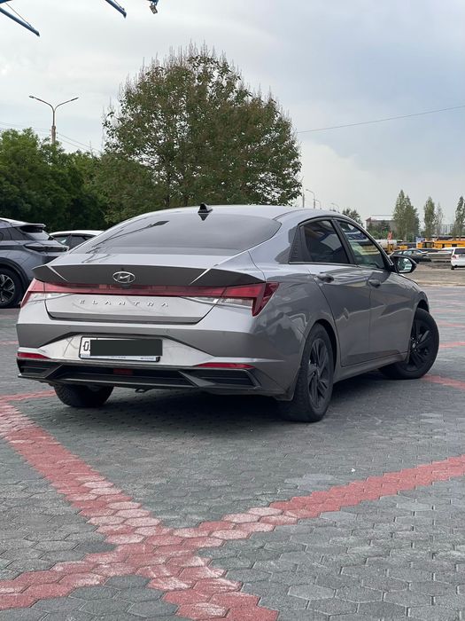 Hyundai Elantra 2021 — 2