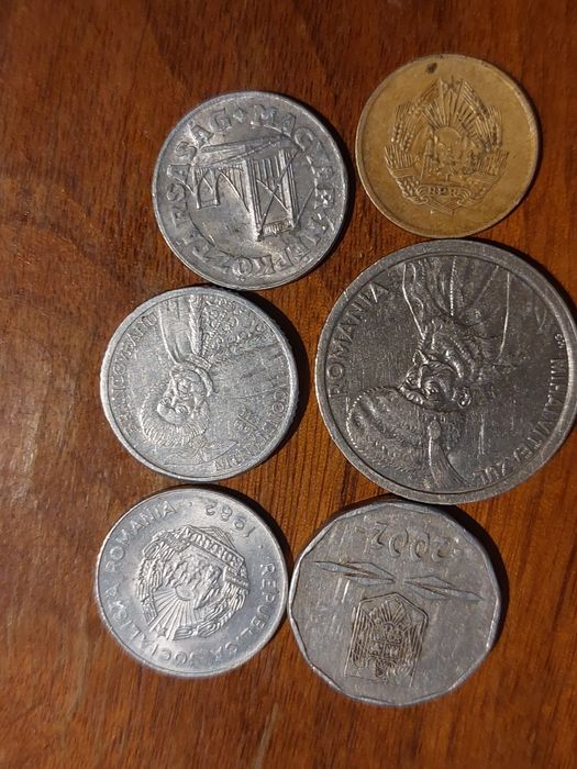 Vând monede vechi