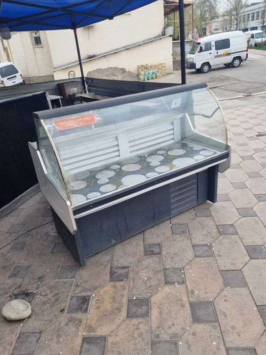 Продается холодильник витрина б/у