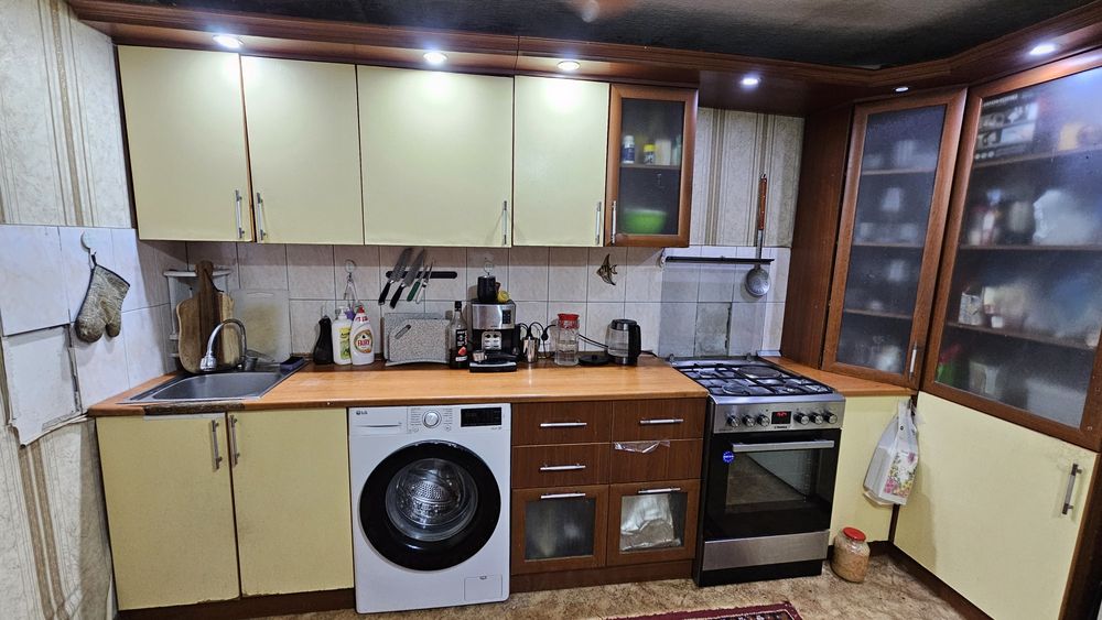 Продам кухонный гарнитур 25000 самовывоз