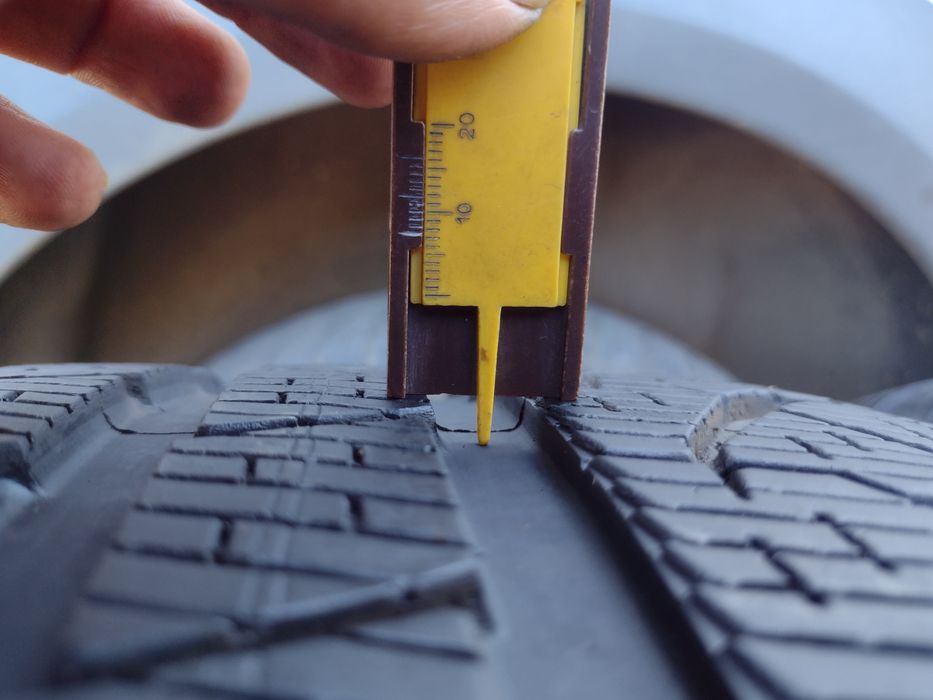 Почти нови 2бр.255/35/20 Pirelli P zero Winter dot2721