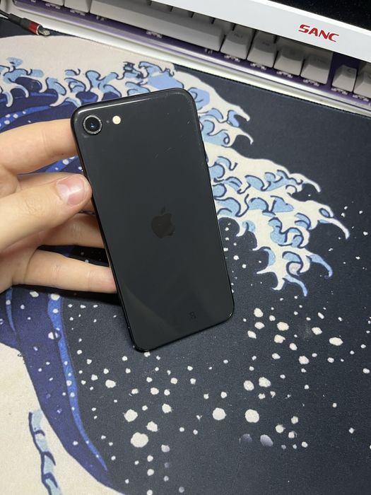 продам айфон se на 64