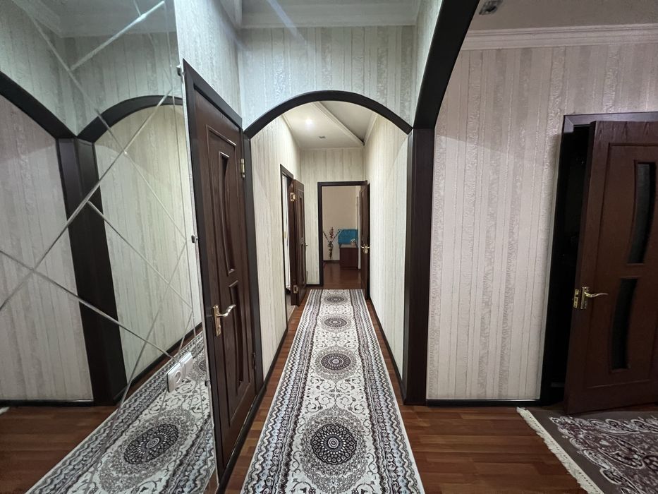 Продам свою 4х комнатную + большой холл квартиру