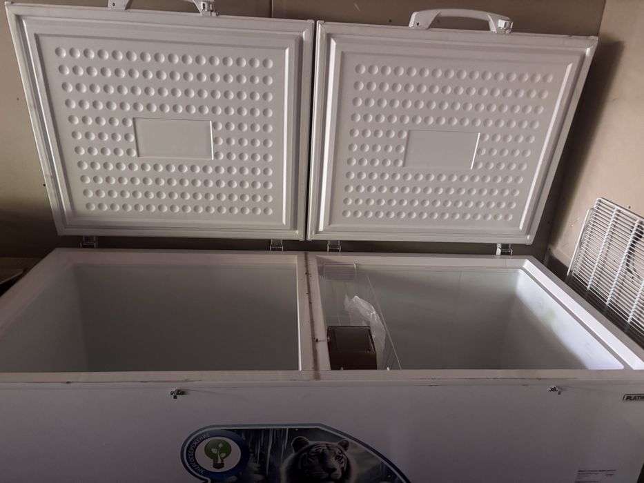 Большой морозильник