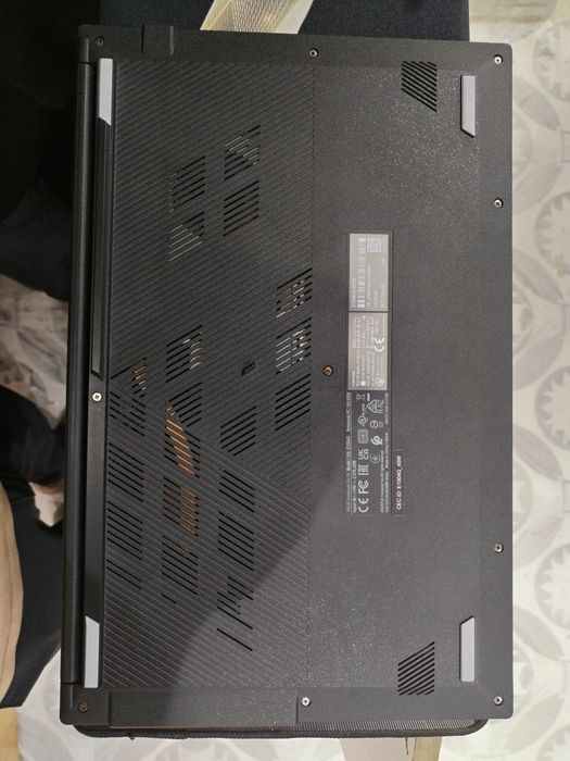 Noubook sotiladi Asus