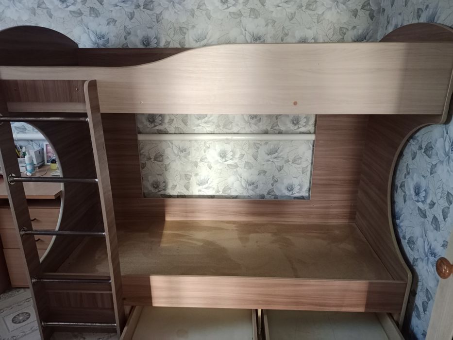 Двухъярусная кровать