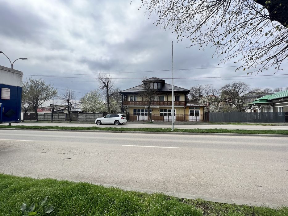 Casa cu spatiu comercial pascani