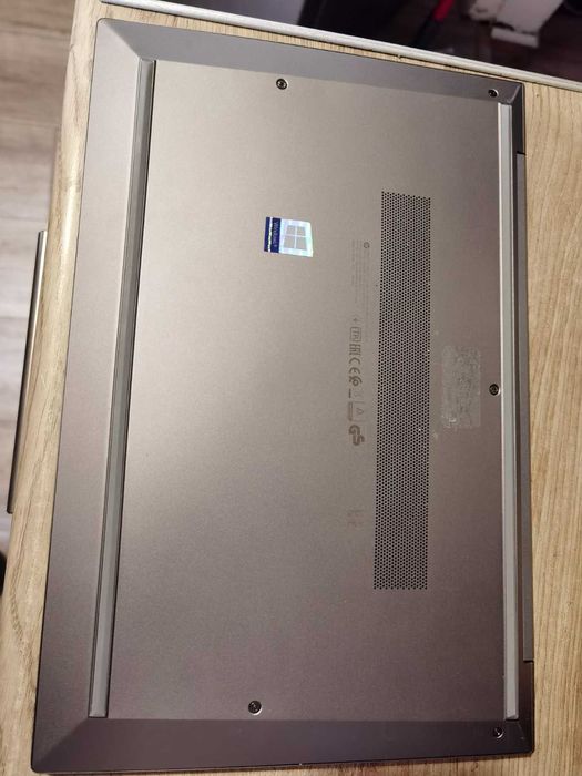 HP ZBook Firefly 14" G7 * i5-10210U * 256GB * 8GB