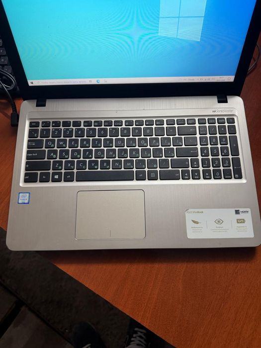 Ноутбук asus i3.