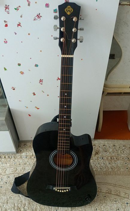 Акустическая гитара