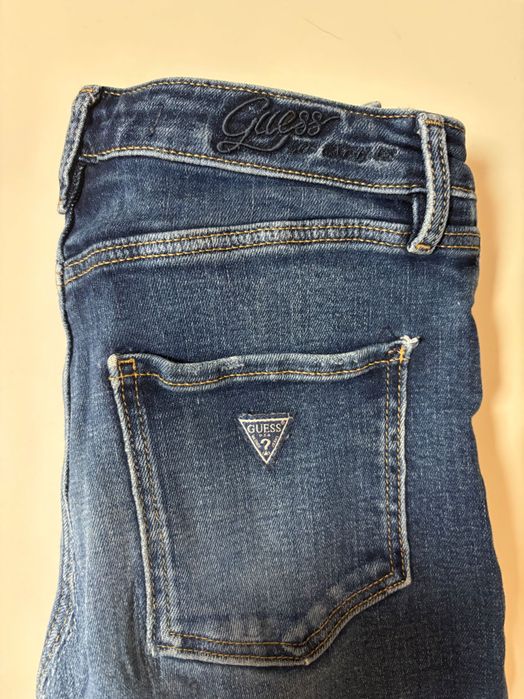 Дънки Guess, със златисти камъчета