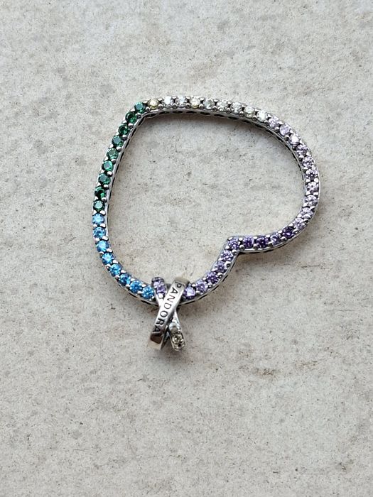 Сребърен медальон сърце с цветни цирконии , модел на  ПАНДОРА