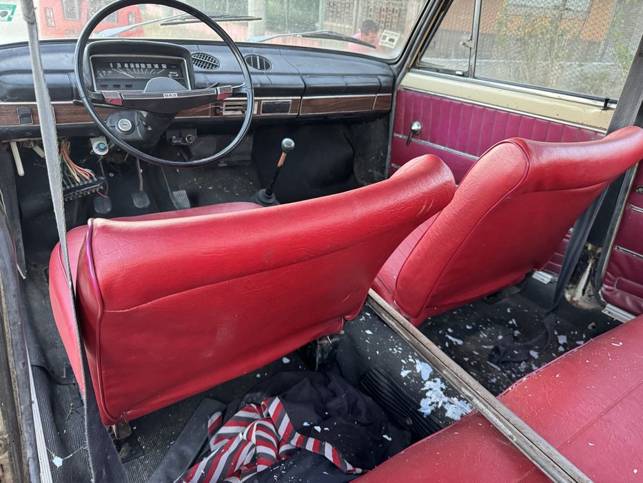 Lada2101/Лада 2101/Жигули на части може и цяла доста запазена.