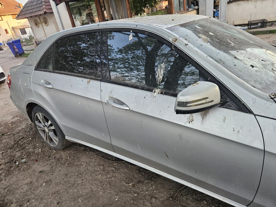 Dezmembrez mercedes e200 w212