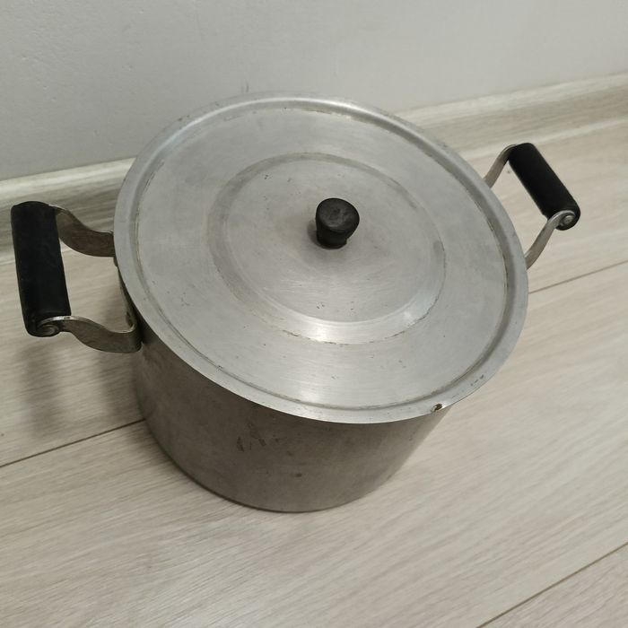 Кастрюля алюминиевая