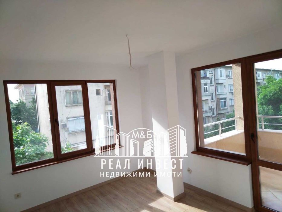 Продава се Тристаен апартамент в Димитровград - 127000 кв.м за 1 €/кв.м - Снимка #2