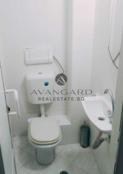 Продава се Тристаен апартамент в Пловдив, Тракия - 120 кв.м за 2057 €/кв.м - Снимка #8