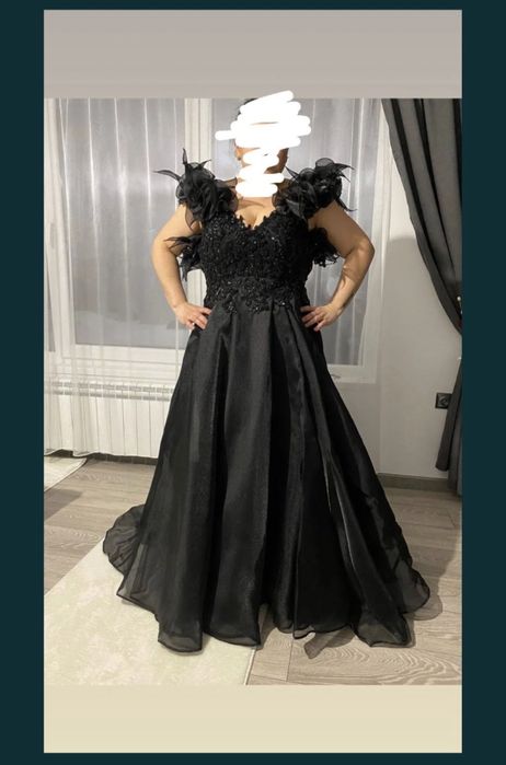 Официална черна рокля