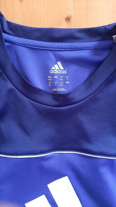 Vând tricouri originale si un maiou!